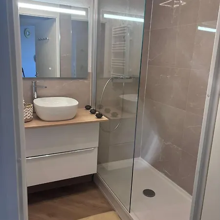 Apartment Joli T2 Metro La Vache *