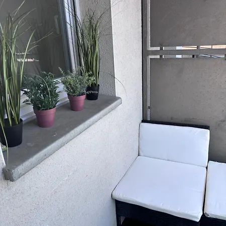 Joli T2 Metro La Vache Apartment